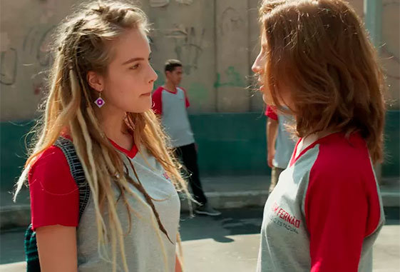 Corrêa se revolta contra a manifestação dos alunos. Ricardo se surpreende com a confusão na Forma. 