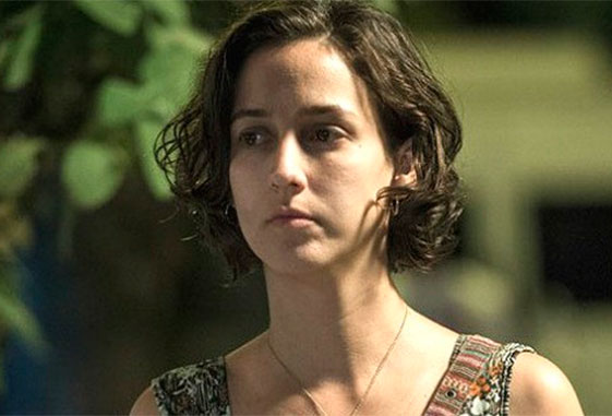 Regina acredita que está sendo traída.