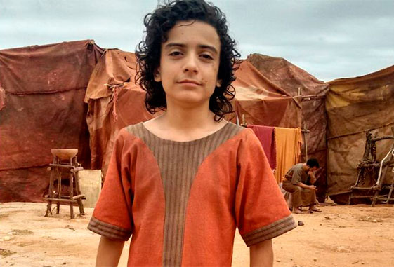 Farduk e Liora lamentam a prisão de Raabe. Os Lagartos tentam pensar em uma maneira de libertar a irmã de Nobá. Samara diz para Léia que é preciso usar as estatuetas de Adara ao seu favor