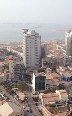 Afirmou que a produção e exportação de matérias-primas não geram muita riqueza para os países com economias baseadas neste sector económico