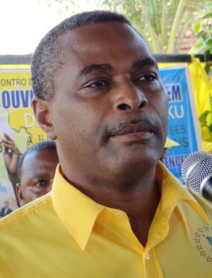 O antigo primeiro-ministro angolano e convidado ao certame Marcolino Moco criticou a política portuguesa para Angola.