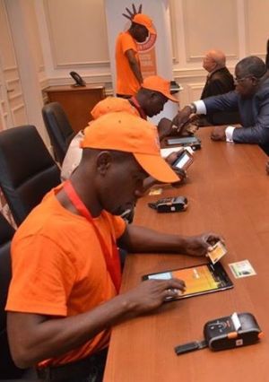 O governante incentivou os angolanos maiores de 18 anos a continuarem a comparecer nos postos de actualização do registo eleitoral e anunciou que o número de brigadistas vai aumentar em função das necessidades do processo.