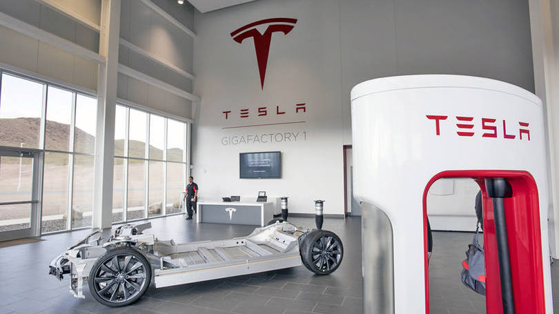 Tesla: o sistema Autopilot da Tesla usa câmeras e radar