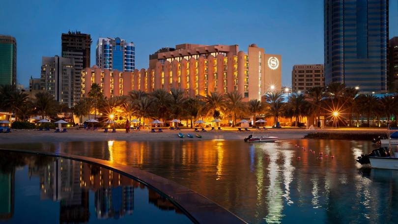 Hotel Sheraton do grupo Starwood: “Siri, aumente a temperatura para 20 graus Celsius” ou “Siri, apague a luz do banheiro” são comandos que o hóspede pode dar