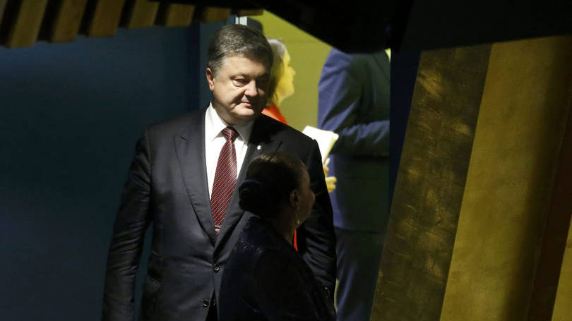 Petro Poroshenko: "A Rússia continua enviando armas, munição e combatentes à Ucrânia"