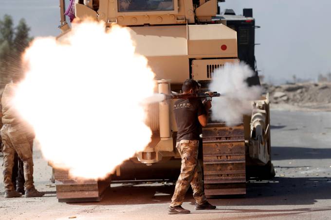 O responsável local acrescentou que ainda existem resistência em diferentes partes da cidade.