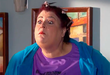 A segurança tira Meire do palco e o programa segue. Otávio está chateado por não entender o motivo de Rebeca ficar novamente com dúvidas