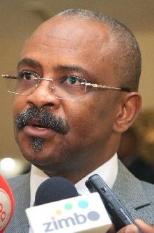 xplicou que quando existe uma notificação nesse sentido dão a conhecer aos organismos interno de controlo das importações a nível do comércio e das Alfândegas