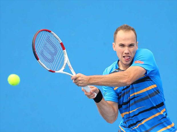 A dupla campeã do Aberto da Austrália e dos Estados Unidos em 2016 sofreu a derrota por 2 sets a 1, 1/6, 6/3 e 11-9, dando adeus ao torneio