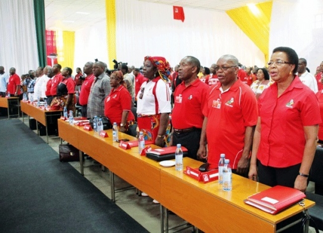 Na abertura, ontem, o Presidente da Frelimo saudou o povo pela paciência na busca da paz.