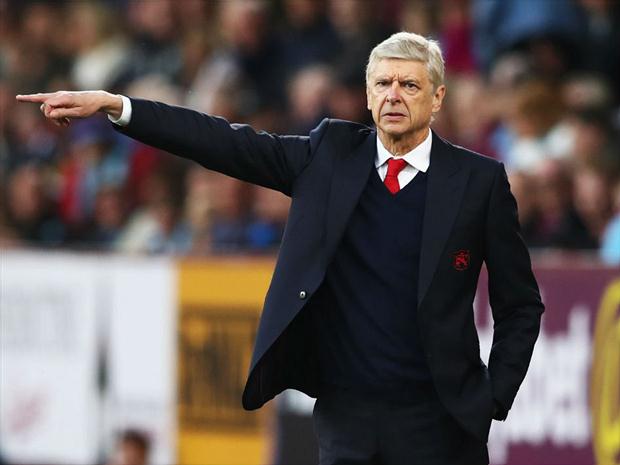 Wenger despistou sobre chances de assumir a Inglaterra e apoiou interino