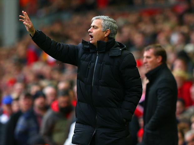 José Mourinho espera hostilidade da torcida do Liverpool em clássico contra o Manchester United