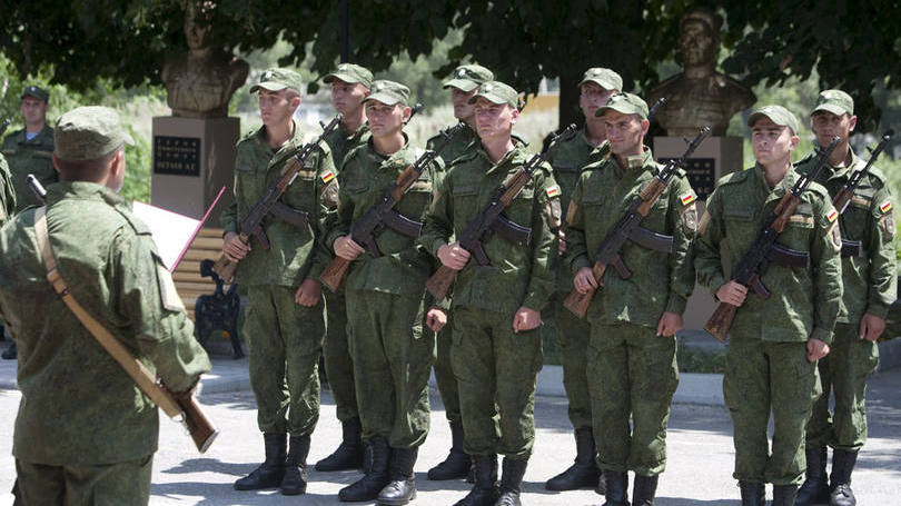 Soldados russos: mais de um ano depois do início da intervenção militar, a Rússia continua reforçando seu dispositivo