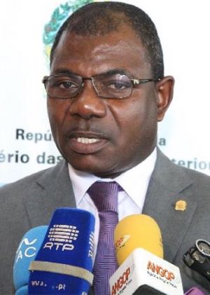 Ao intervir num almoço de trabalho com o Grupo Parlamentar de Amizade Portugal-Angola, enquadrado