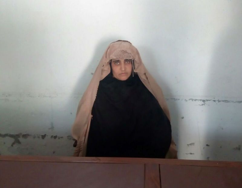 A afegã foi fotografada em 1985 e se tornou capa da National Geographic