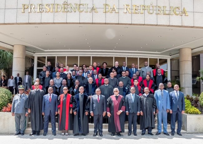 O País comemora hoje a passagem do Dia da Legalidade.