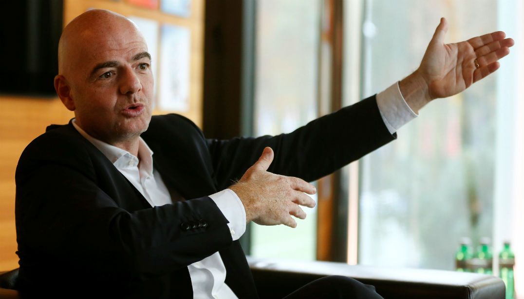 Presidente da Fifa revelou que já conversou com argentino para que ele possa ajudar de alguma maneira o futebol
