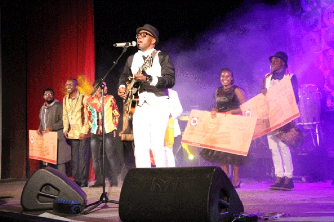 JIMMY DLULU VENCE PRÉMIO MELHOR CANÇÃO. MR BOW PRÉMIO CANÇÃO POPULAR