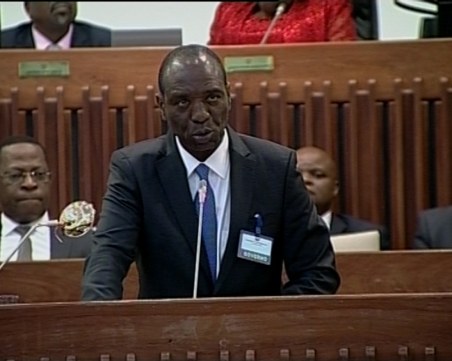 O Primeiro-Ministro, Carlos agostinho do Rosário disse esta quinta-feira, no parlamento, que o sistema bancário nacional é saudável e estável,