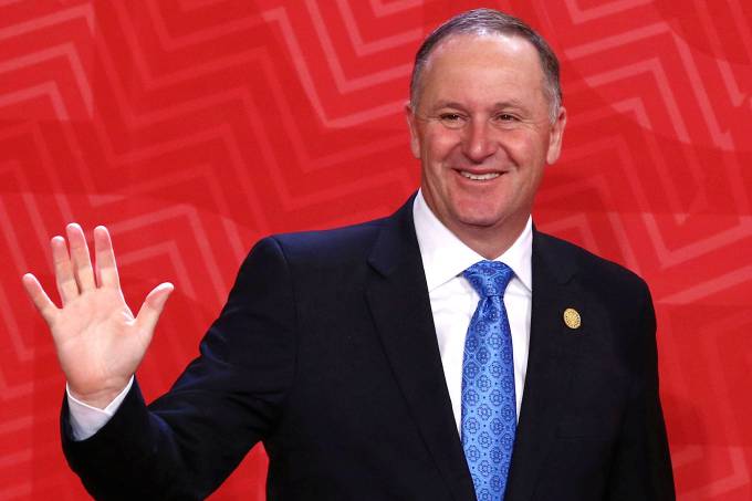 John Key: primeiro-ministro disse que irá ficar no Parlamento tempo suficiente para que seu partido evite uma eleição para seu assento