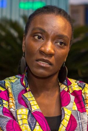 Ocupa o seu dia-a-dia com a realização de operações de negócios em mais de duas empresas.