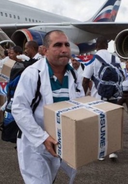 Actualmente Ania Gonzalez comercializa comida na praça dos cubanos, um mercado informal localizado no município de Viana