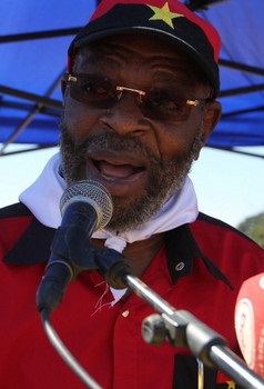 O político que falava no acto dos 60 anos da fundação do MPLA, assinalado hoje, explicou que o MPLA está a trabalhar arduamente