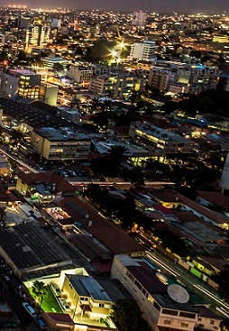 O edifício da Sonangol, por exemplo, é dos que mais atenção chamam na baixa da cidade, mas até ao momento,