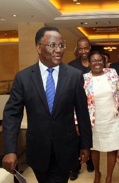 Governo angolano prevê definir no primeiro trimestre de 2017 metas para salários