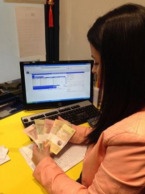 O kwanza "não tem valor nos mercados internacionais", diz Manuel, um dos funcionários portugueses