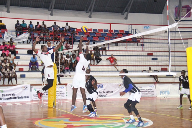 VOLEIBOL: AUTORIDADE TRIBUTÁRIA DE NAMPULA, CAMPEÃ NACIONAL EM SENIOR MASCULINO