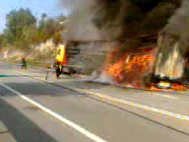 CAMIÃO ARDE COM 20 MIL LITROS DE GASOLINA, EM NACALA-PORTO