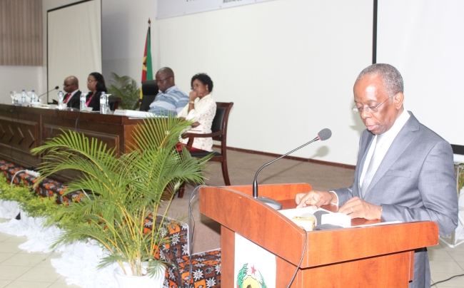 FUNCIONÁRIOS DE CARREIRA E PENSIONISTAS DO ESTADO TERÃO METADE DA REMUNERAÇÃO COMO 13º VENCIMENTO