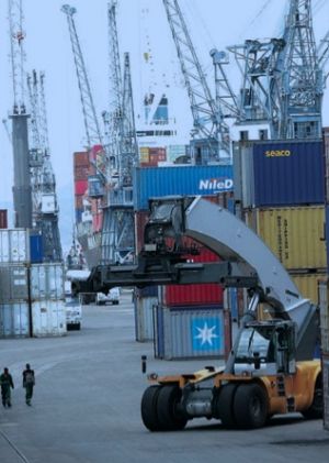 Farinha de trigo, milho, arroz e açúcar no topo das importações angolanas, carnes em queda