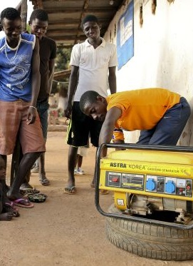 Numa ronda efetuada pela Lusa em Luanda foi possível constatar que várias lojas da Avenida dos Combatentes, centro da cidade