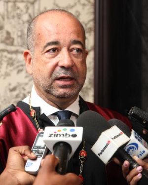 Raul Araújo desiste do concurso público para a escolha do presidente da CNE