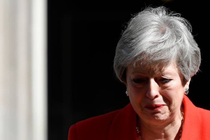 Theresa May renuncia ao cargo e lamenta a não execução do Brexit