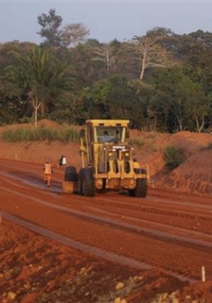 Oito em cada 10 contratos das compras do Estado foram por ajuste directo