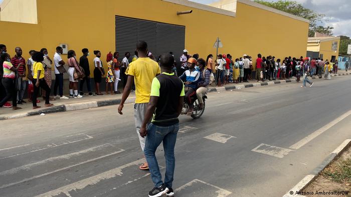 Corrida aos certificados de vacinação contra a Covid-19