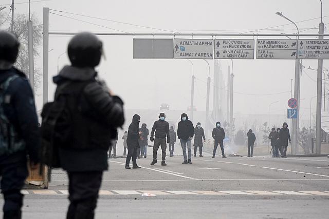 Revolta no Cazaquistão já provocou dezenas de mortes após ataques a edifícios estatais
