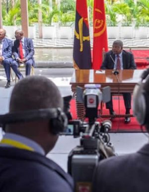 Jornalistas criticam exclusão de órgãos em conferência do PR