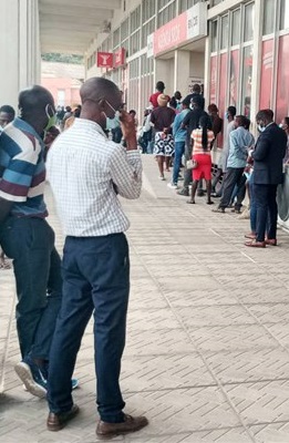 O informal e por vezes ilegal negócio da intermediação continua rentável