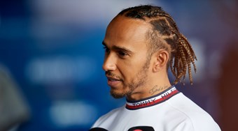 Hamilton repreende fãs por vaiar Verstappen