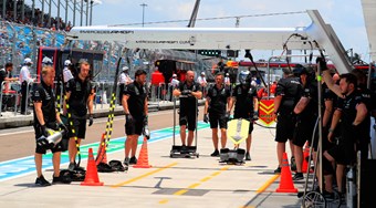 Tristeza para Hamilton quando a Mercedes perdeu em 'terra de ninguém'