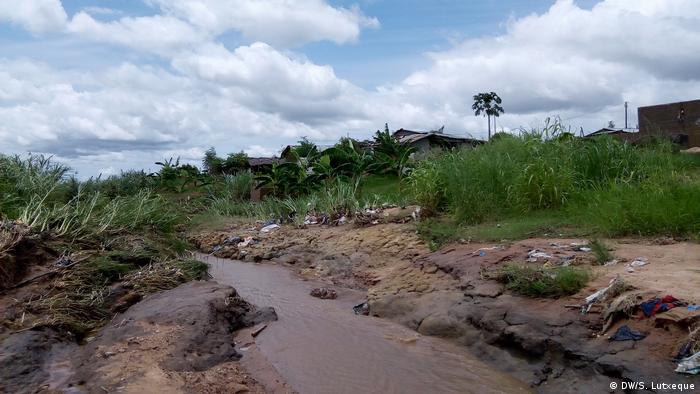 Tempestade enfraquece mas mantém-se risco de inundações