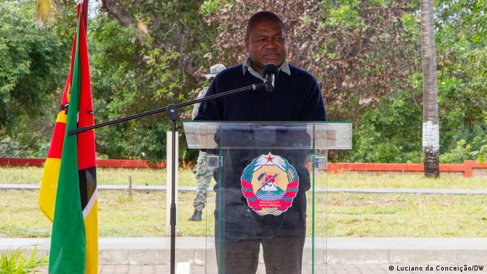 Moçambique reabre praias e reduz tempo de quarentena