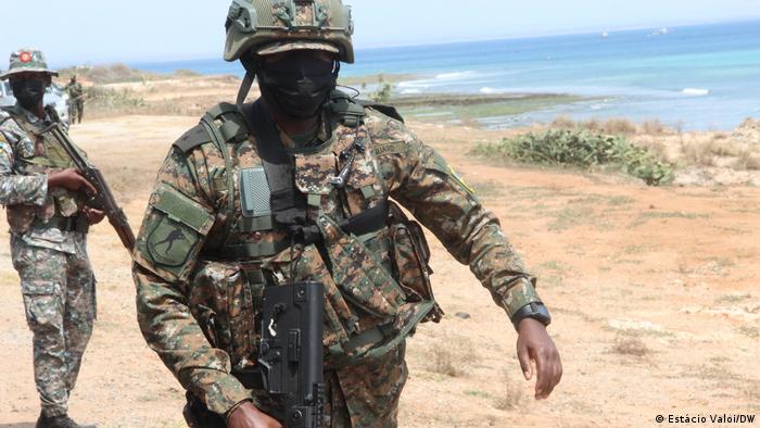 Ruanda anuncia destruição de esconderijos de terroristas em Moçambique