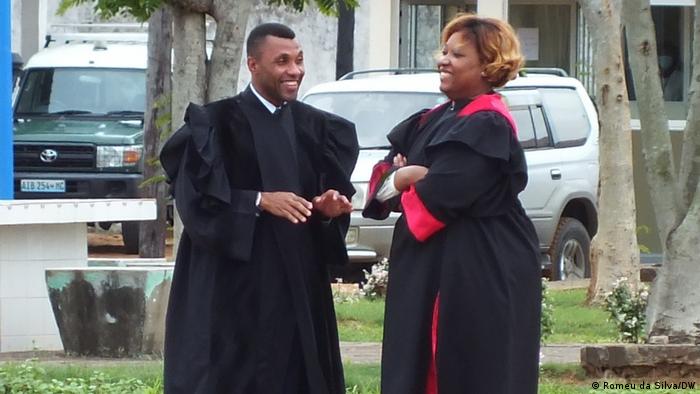 Pode o PR agraciar a sua "protetora" no caso das dívidas ocultas?