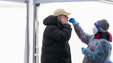 "Isto é um maremoto", diz governo francês perante 360 mil casos num dia