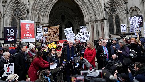 Julian Assange consegue pequena vitória contra a extradição para os Estados Unido